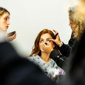 Descobre os novos looks dos atores de A PROMESSA