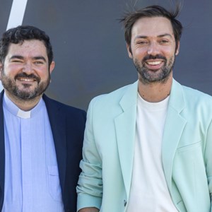 O padre Tiago está de regresso!